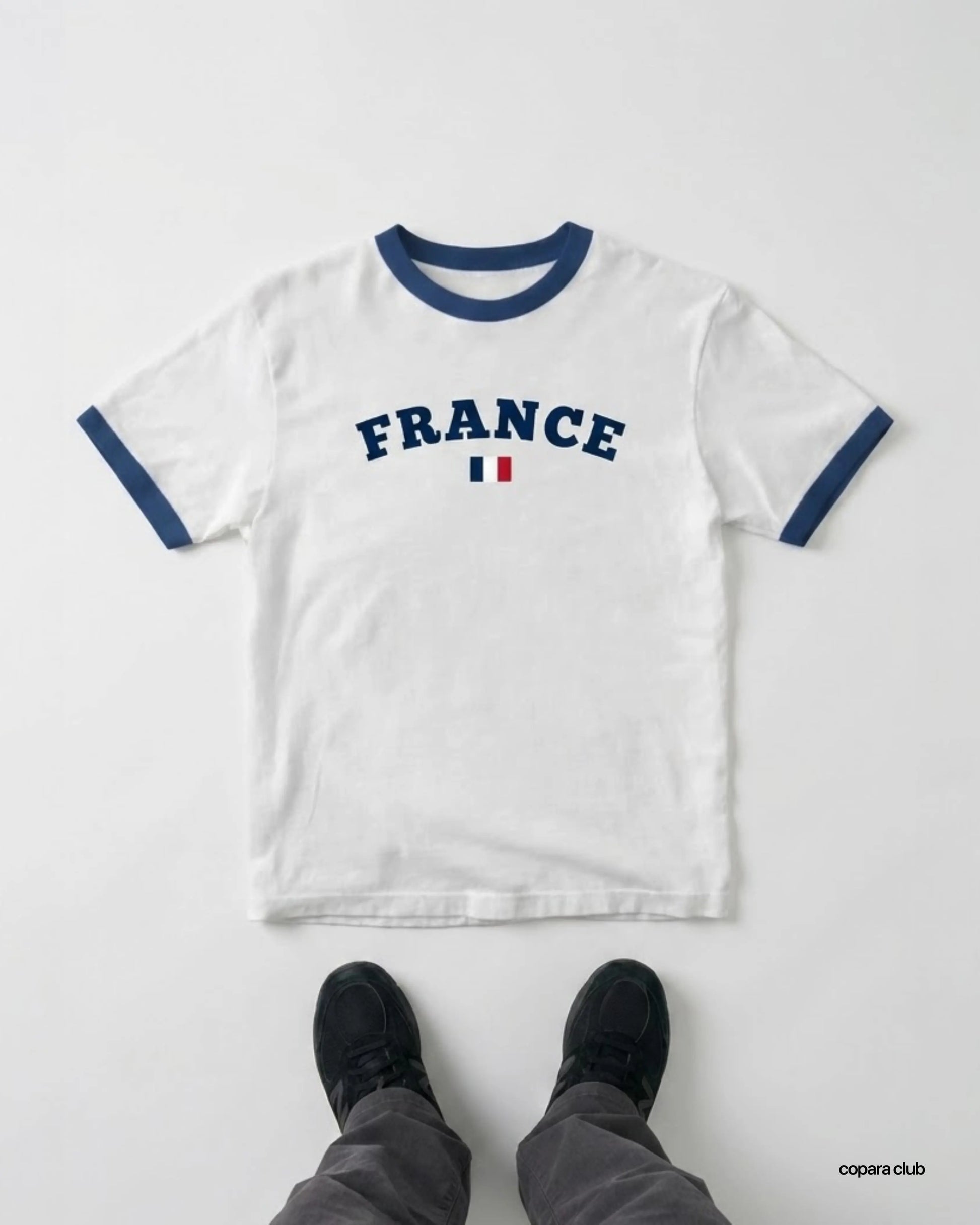 France Ringer T-Shirt weiß flach liegend im Vintage Fußball Design
