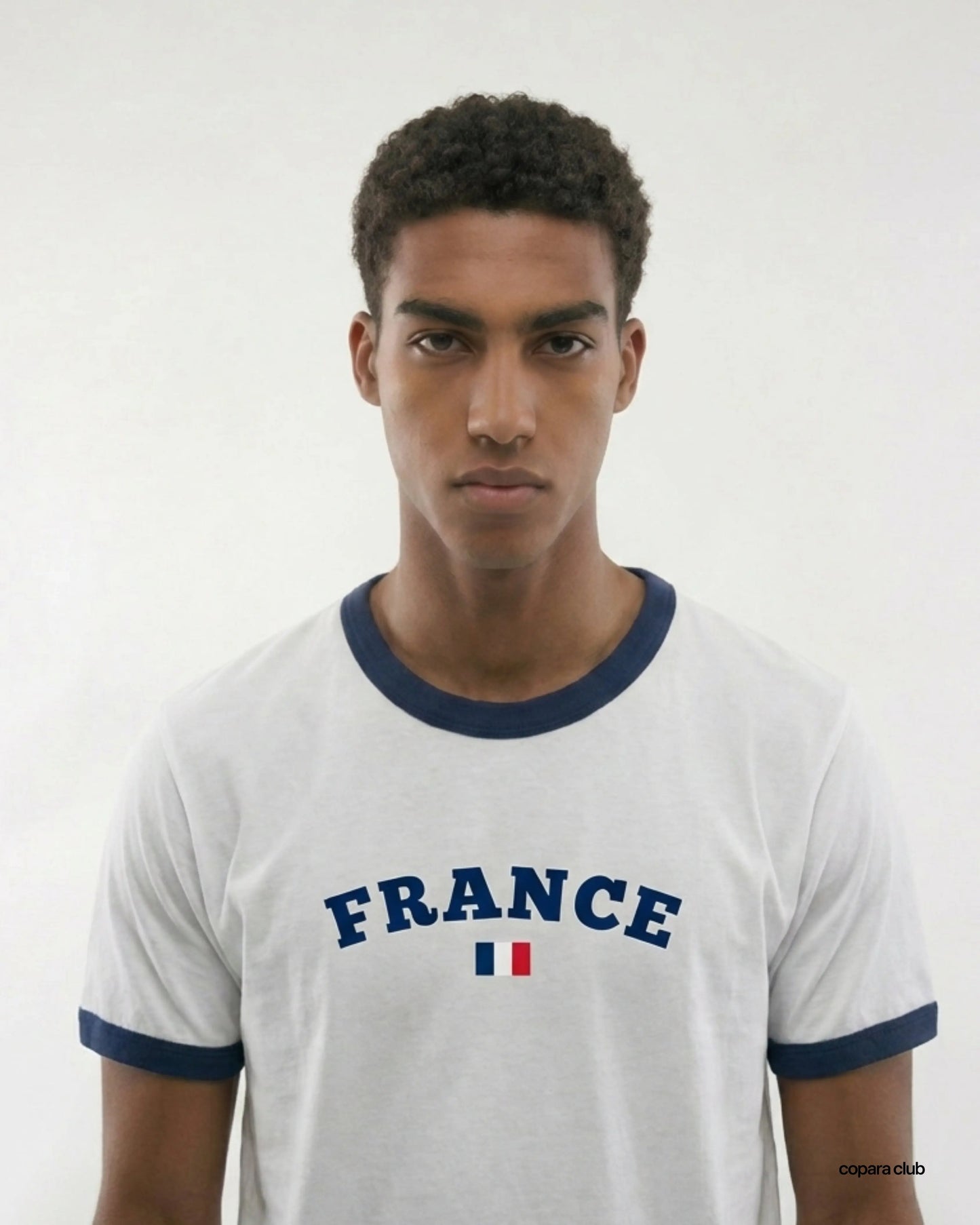 Herren Outfit mit France Fußball T-Shirt im Vintage Ringer Look
